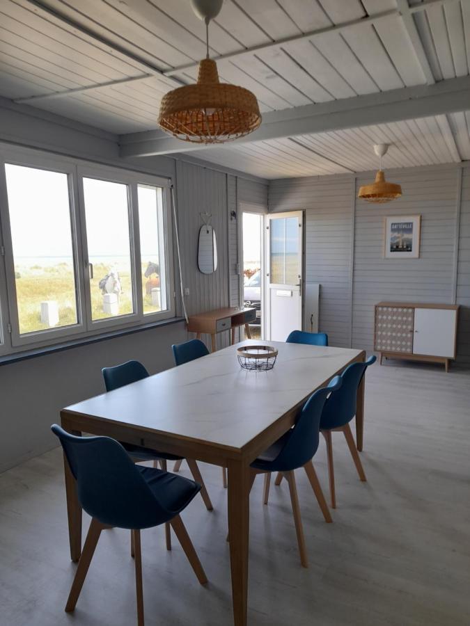 Maison les pieds dans la mer Quinéville Extérieur photo